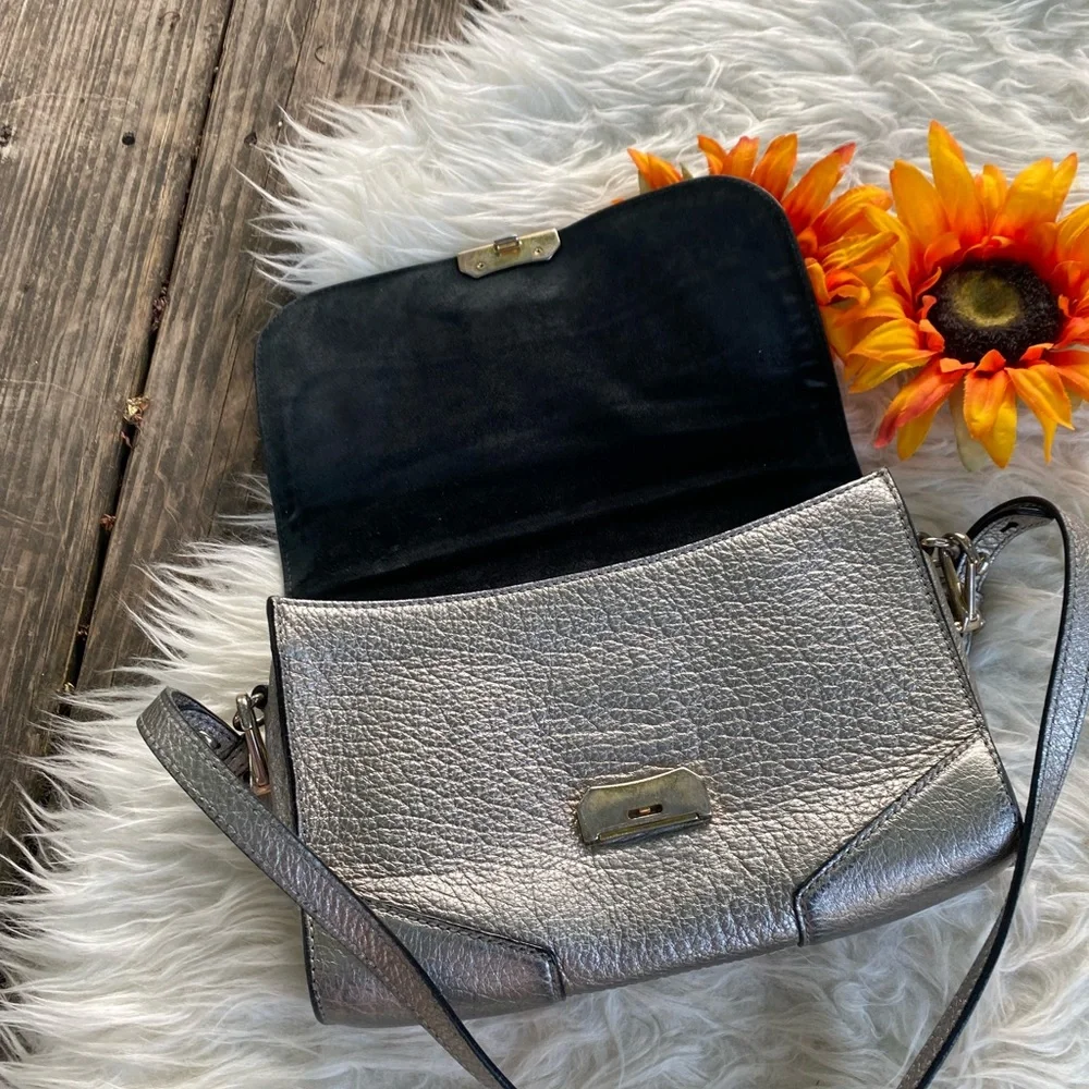 HP🌺 Burberry crossbody bag 🌺 - Picture 5 of 14